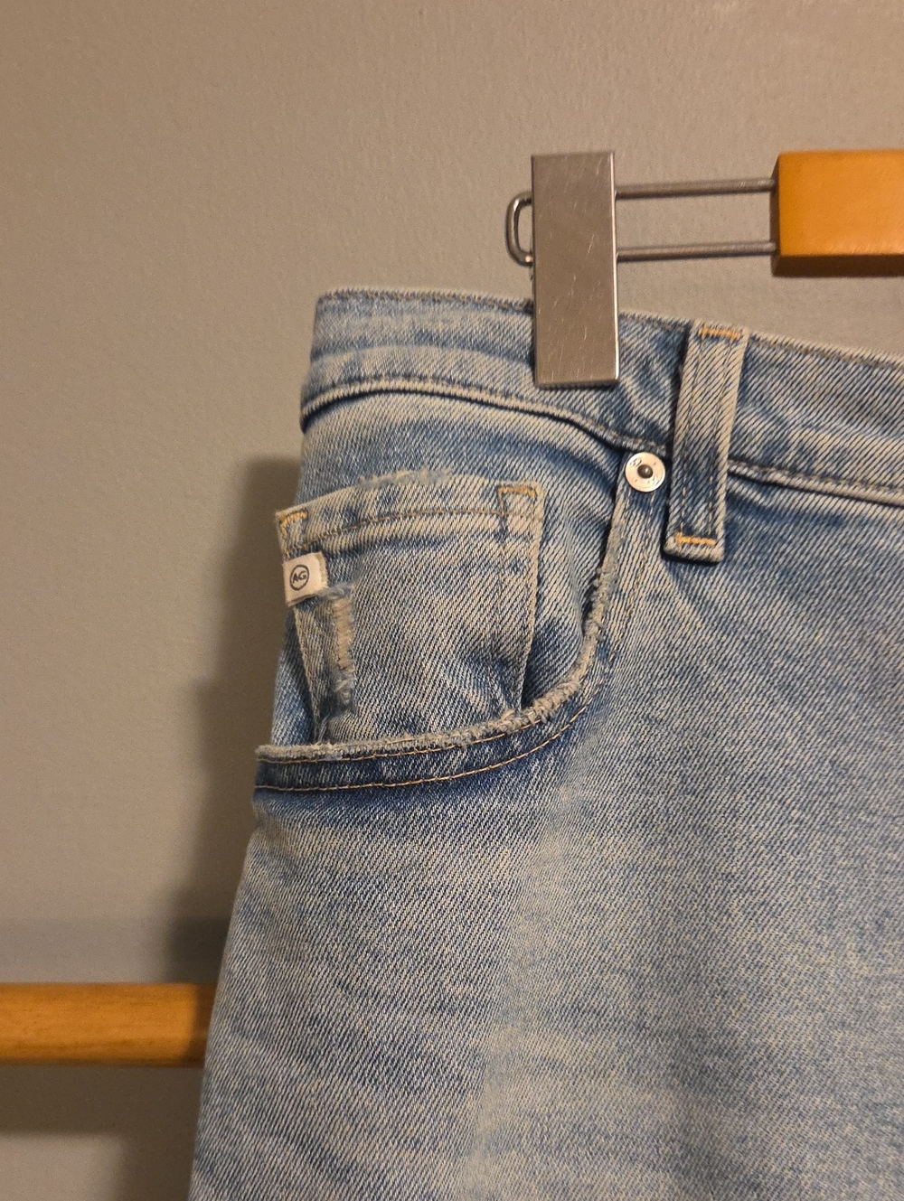 Ag Adriano Goldschmied SAIGE Straight-Leg Cropped Jeans - Picture 3 of 10